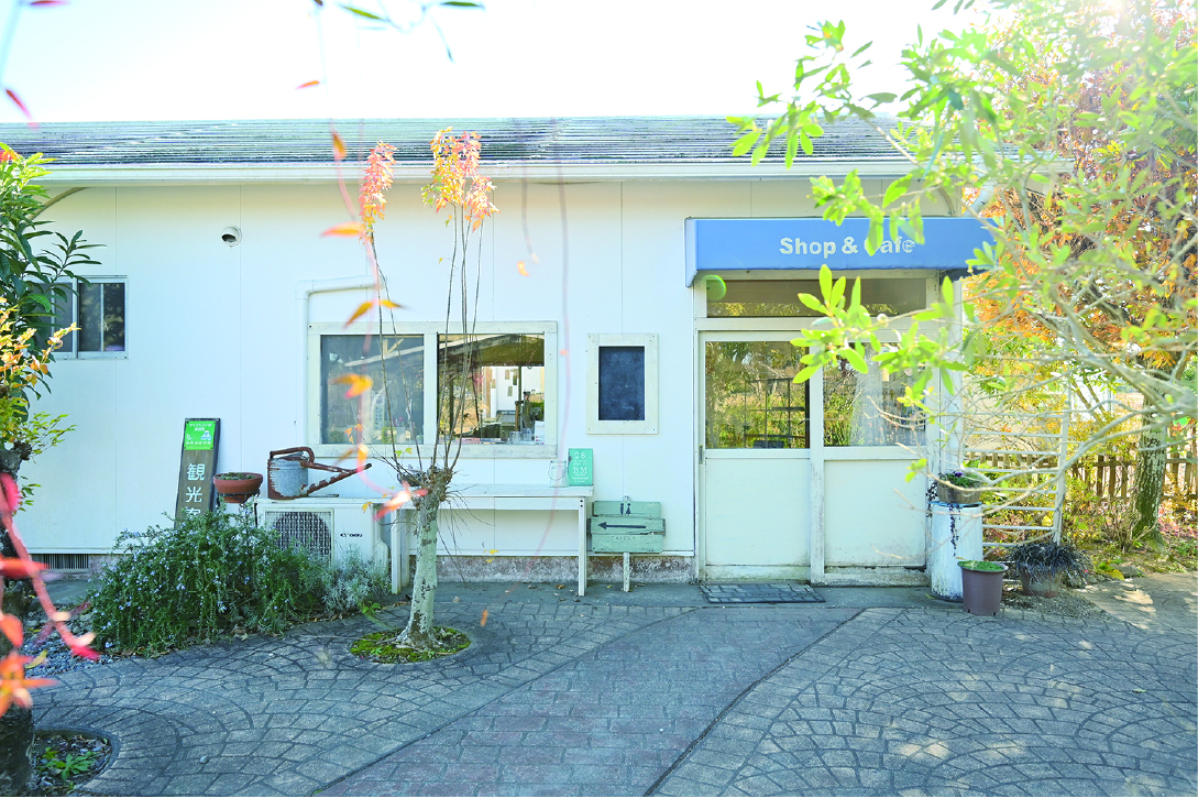 名倉メロン農場
Fruit cafe NiJi（フルーツカフェ ニジ）